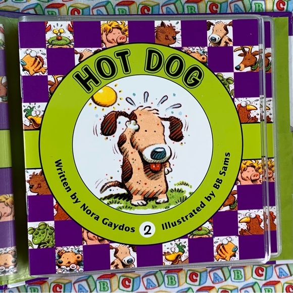 Animal Antics 10 Phonics Books Set. Level 1, Short-Vowel Sounds. - Picture 5 of 16